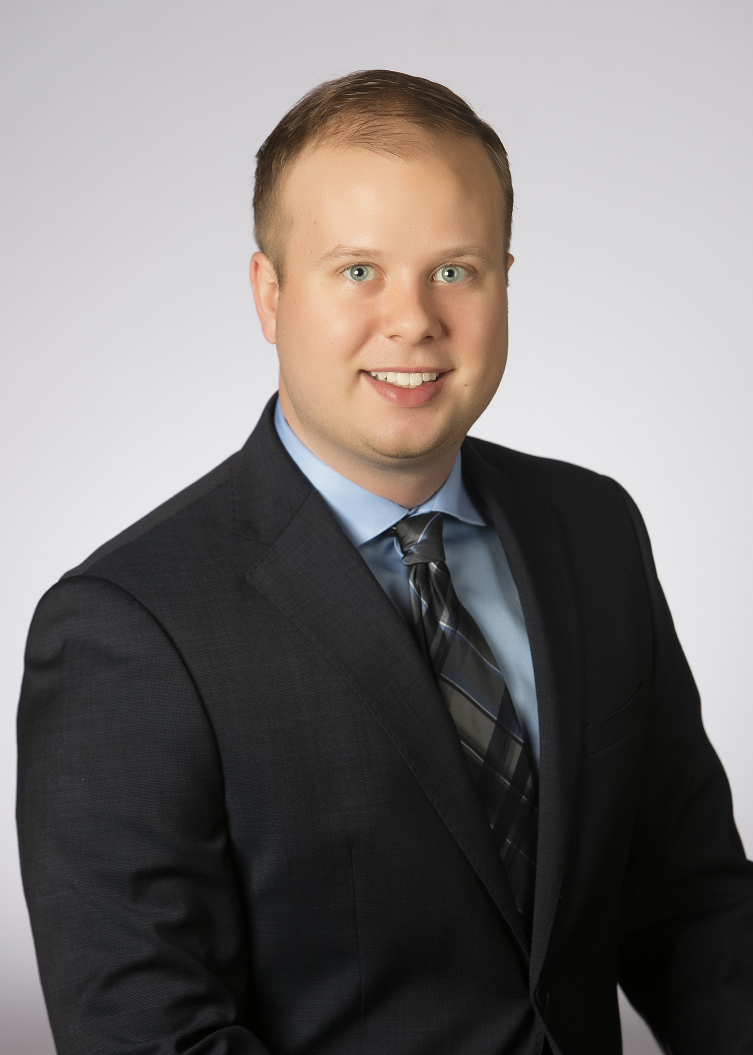 Landon Hankins promoted to Senior Associate Davis & Santos